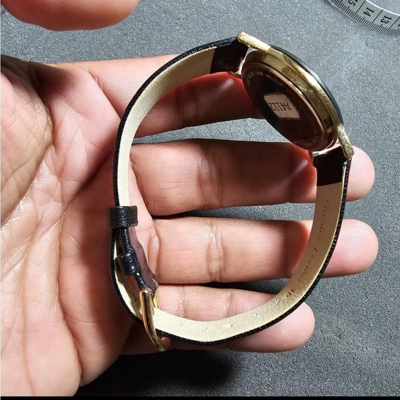 Farrar Jewelers Ladies Fashion Quartz Watch Working Black Gold Roman Numeral - Picture 8 of 10